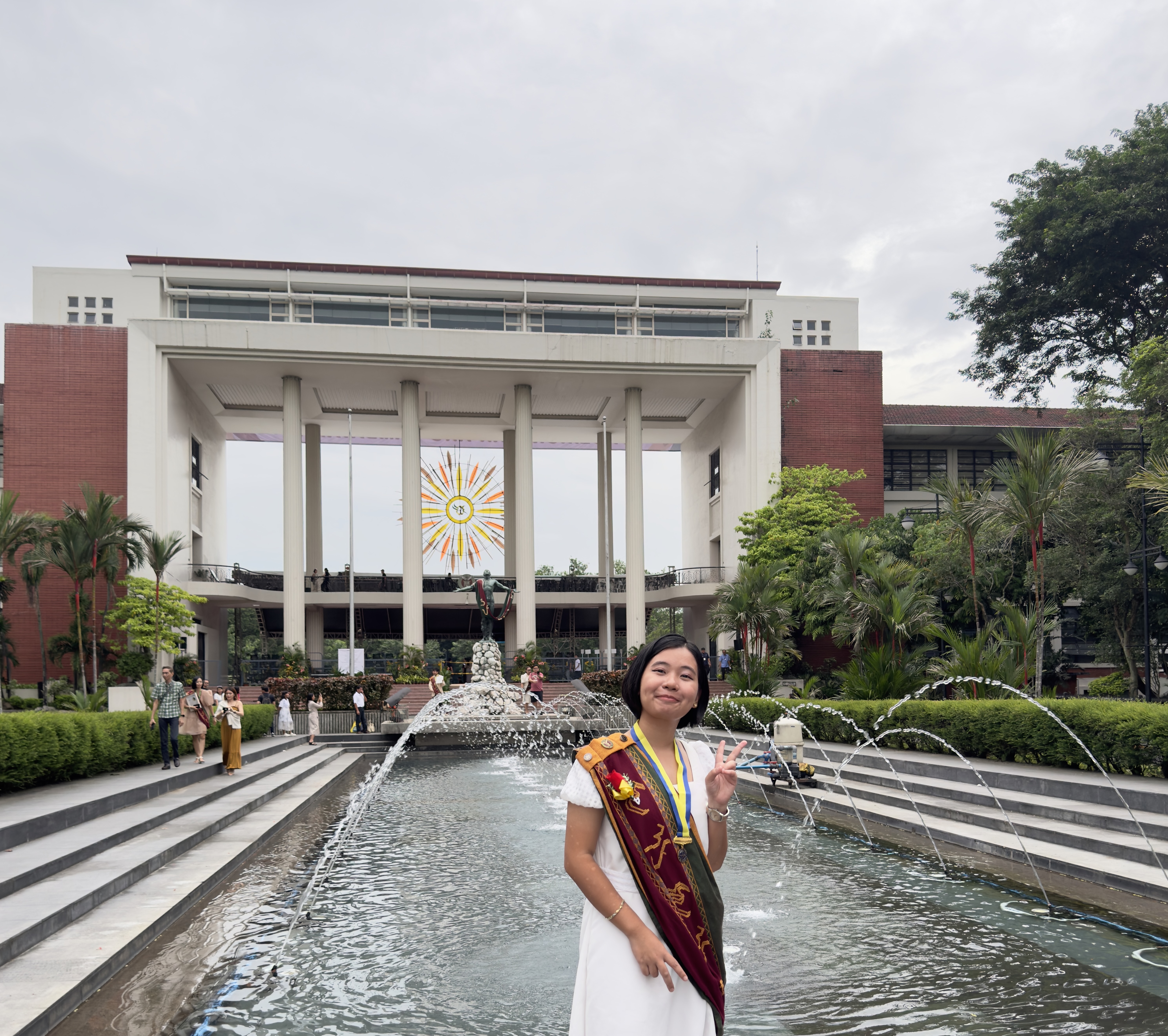 Picture in Quezon hall with UP's oblation.
